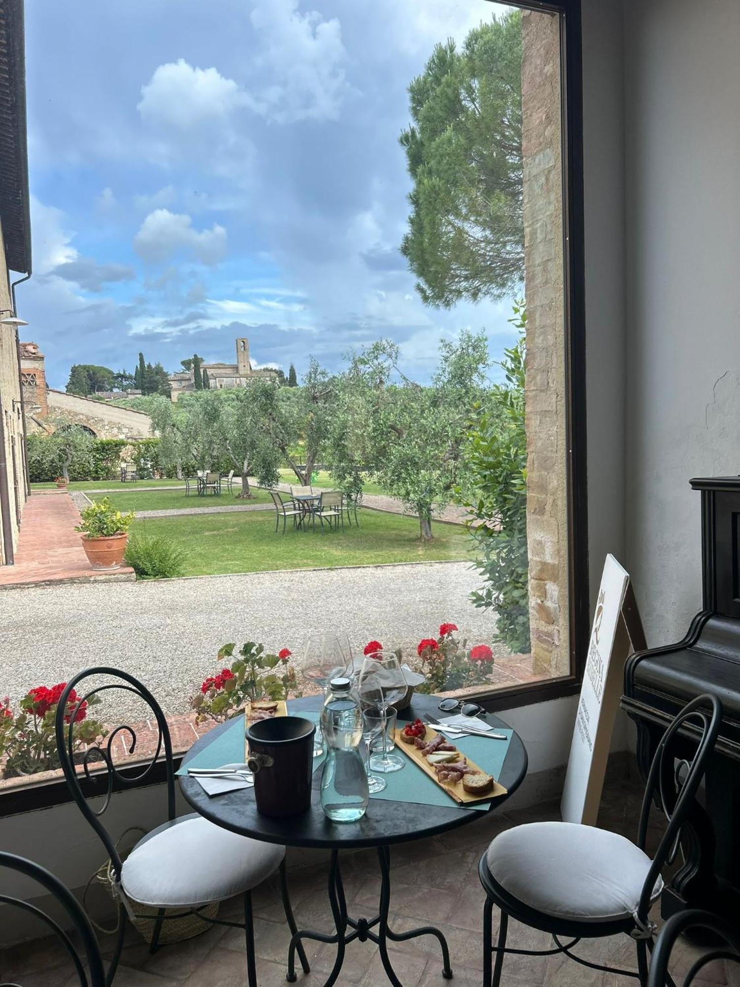 Fattoria Abbazia Monte Oliveto Vila San Gimignano Exterior foto